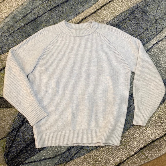 Topshop Sweaters - Topshop❤️Cloud knit crewneck